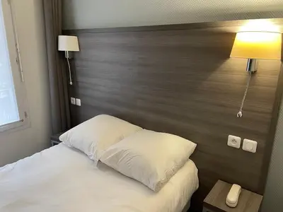 Un ou plusieurs lits dans un hébergement de l'établissement Hotel Lilas Gambetta