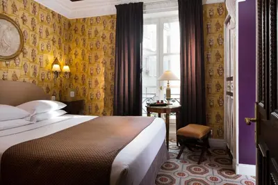 Un ou plusieurs lits dans un hébergement de l'établissement Hôtel des Grands Hommes
