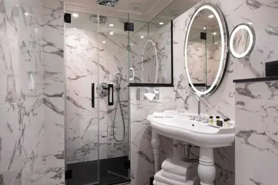 Salle de bains dans l'établissement Hôtel des Grands Hommes