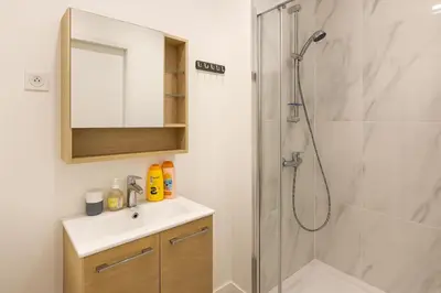 Salle de bains dans l'établissement Métro Gambetta