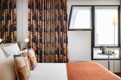 Un ou plusieurs lits dans un hébergement de l'établissement Le 7 Eiffel Hotel by Malone