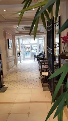 Restaurant ou autre lieu de restauration dans l'établissement Hotel Suites Unic Renoir Saint-Germain