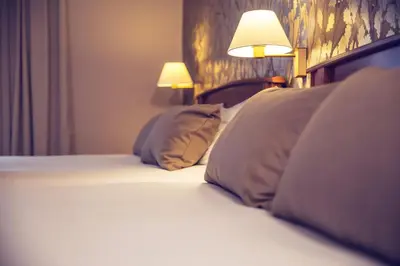 Un ou plusieurs lits dans un hébergement de l'établissement Timhotel Le Louvre