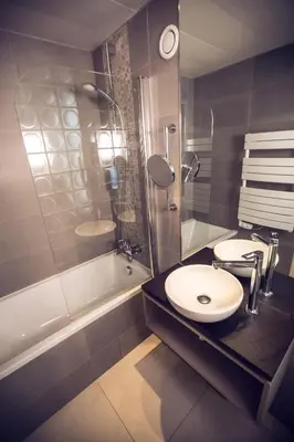 Salle de bains dans l'établissement Timhotel Le Louvre