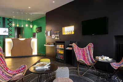 Télévision ou salle de divertissement dans l'établissement Ibis Styles Paris Gare Saint Lazare