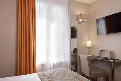 Télévision ou salle de divertissement dans l'établissement Timhotel Tour Eiffel