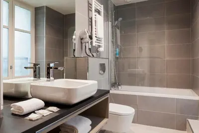 Salle de bains dans l'établissement Timhotel Montmartre