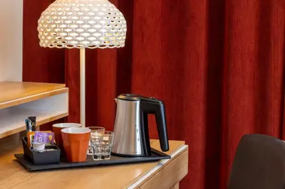 Plateau bouilloire dans l'établissement Hotel Elysees 8