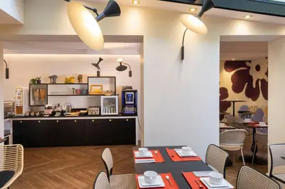 Plateau bouilloire dans l'établissement Hotel Elysees 8