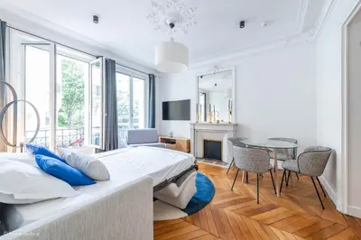 Un ou plusieurs lits dans un hébergement de l'établissement HotelHome Paris 16