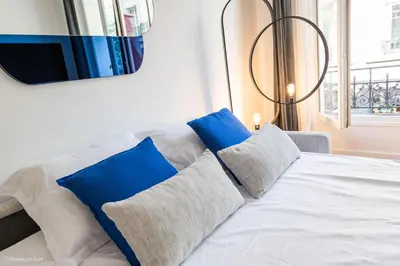 Un ou plusieurs lits dans un hébergement de l'établissement HotelHome Paris 16