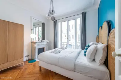 Un ou plusieurs lits dans un hébergement de l'établissement HotelHome Paris 16