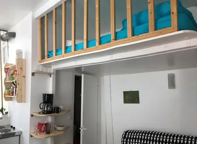 Cuisine ou kitchenette dans l'établissement Maisonnette studio sur cour