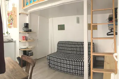 Cuisine ou kitchenette dans l'établissement Maisonnette studio sur cour