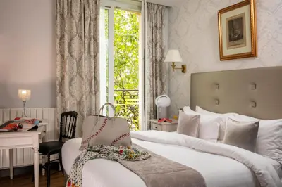 Un ou plusieurs lits dans un hébergement de l'établissement Hotel Plaza Elysées