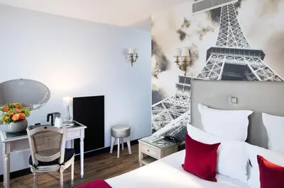 Un ou plusieurs lits dans un hébergement de l'établissement Hotel Plaza Elysées