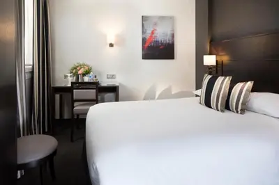 Un ou plusieurs lits dans un hébergement de l'établissement Hôtel Albert 1er Paris Lafayette