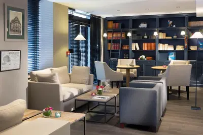 Coin salon dans l'établissement Hôtel Albert 1er Paris Lafayette