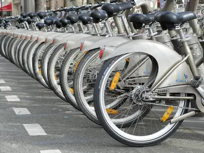 Vélo sur le terrain de l'établissement Hôtel Albert 1er Paris Lafayette ou dans les environs