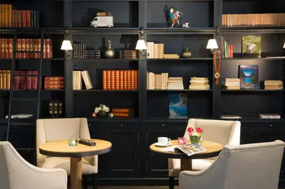 Coin salon dans l'établissement Hôtel Albert 1er Paris Lafayette