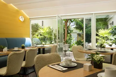 Coin salon dans l'établissement Hôtel A La Villa des Artistes
