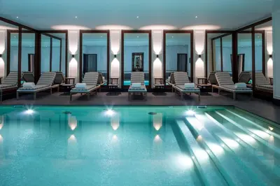 Piscine de l'établissement J.K. Place Paris ou située à proximité