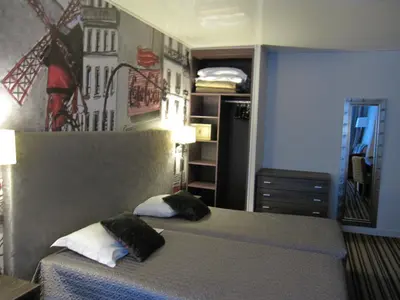Un ou plusieurs lits dans un hébergement de l'établissement Hôtel Harvey