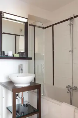 Salle de bains dans l'établissement Hotel Eiffel Seine