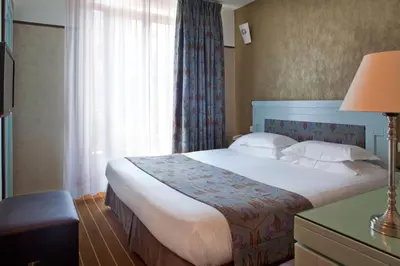 Un ou plusieurs lits dans un hébergement de l'établissement Hotel Eiffel Seine