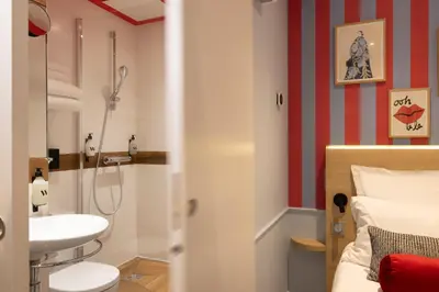 Salle de bains dans l'établissement Hotel La Folie des Pres - Saint-Germain-des-Pres