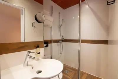 Salle de bains dans l'établissement Hotel La Folie des Pres - Saint-Germain-des-Pres