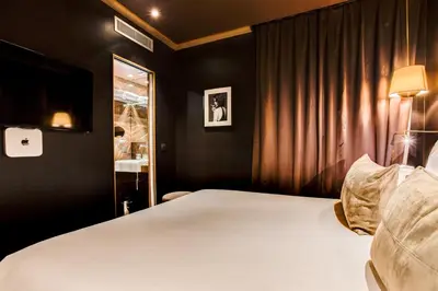 Un ou plusieurs lits dans un hébergement de l'établissement Hotel Armoni Paris