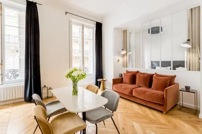 Coin salon dans l'établissement Habitat Parisien - 1BR-1BA - Louvre
