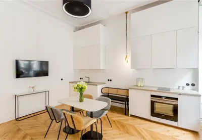 Cuisine ou kitchenette dans l'établissement Habitat Parisien - 1BR-1BA - Louvre