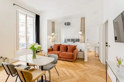 Télévision ou salle de divertissement dans l'établissement Habitat Parisien - 1BR-1BA - Louvre