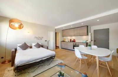 Un ou plusieurs lits dans un hébergement de l'établissement Beautiful 1 Bedroom Apartment near Eiffel Tower