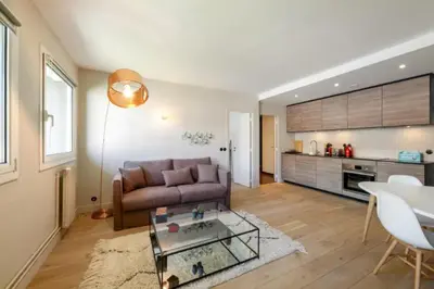 Cuisine ou kitchenette dans l'établissement Beautiful 1 Bedroom Apartment near Eiffel Tower