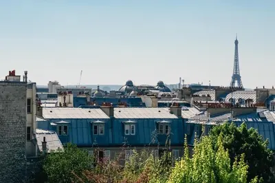 Vue générale sur Paris ou vue de la ville depuis l'hôtel