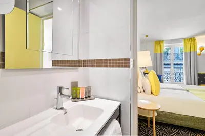 Salle de bains dans l'établissement Hôtel Augustin - Astotel