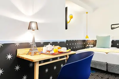 Un ou plusieurs lits dans un hébergement de l'établissement Hôtel Augustin - Astotel
