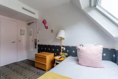 Un ou plusieurs lits dans un hébergement de l'établissement Hôtel Augustin - Astotel