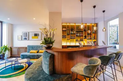 Coin salon dans l'établissement Timhotel Invalides Eiffel
