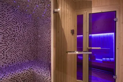 Salle de bains dans l'établissement Le Relais Saint Honoré