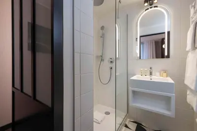 Salle de bains dans l'établissement Best Western Plus Bretagne Montparnasse