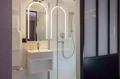 Salle de bains dans l'établissement Best Western Plus Bretagne Montparnasse