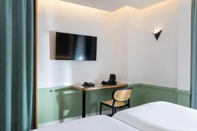 Un ou plusieurs lits dans un hébergement de l'établissement Hôtel WYLD Saint Germain