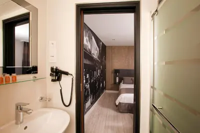 Salle de bains dans l'établissement Hôtel Eden Opéra