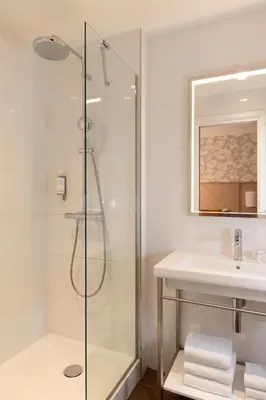 Salle de bains dans l'établissement Jardins Eiffel