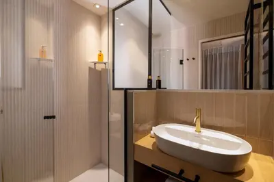 Salle de bains dans l'établissement Hôtel Beige