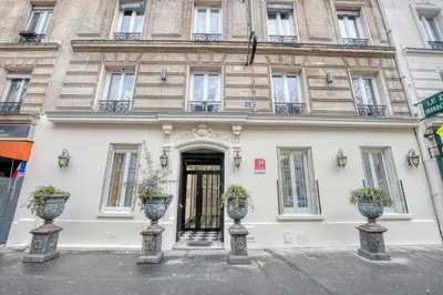 Façade ou entrée de l'établissement Camelia Prestige - Place de la Nation